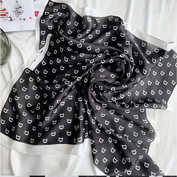 Elegant Black and White Designer Scarf - Picture 4 of 8
